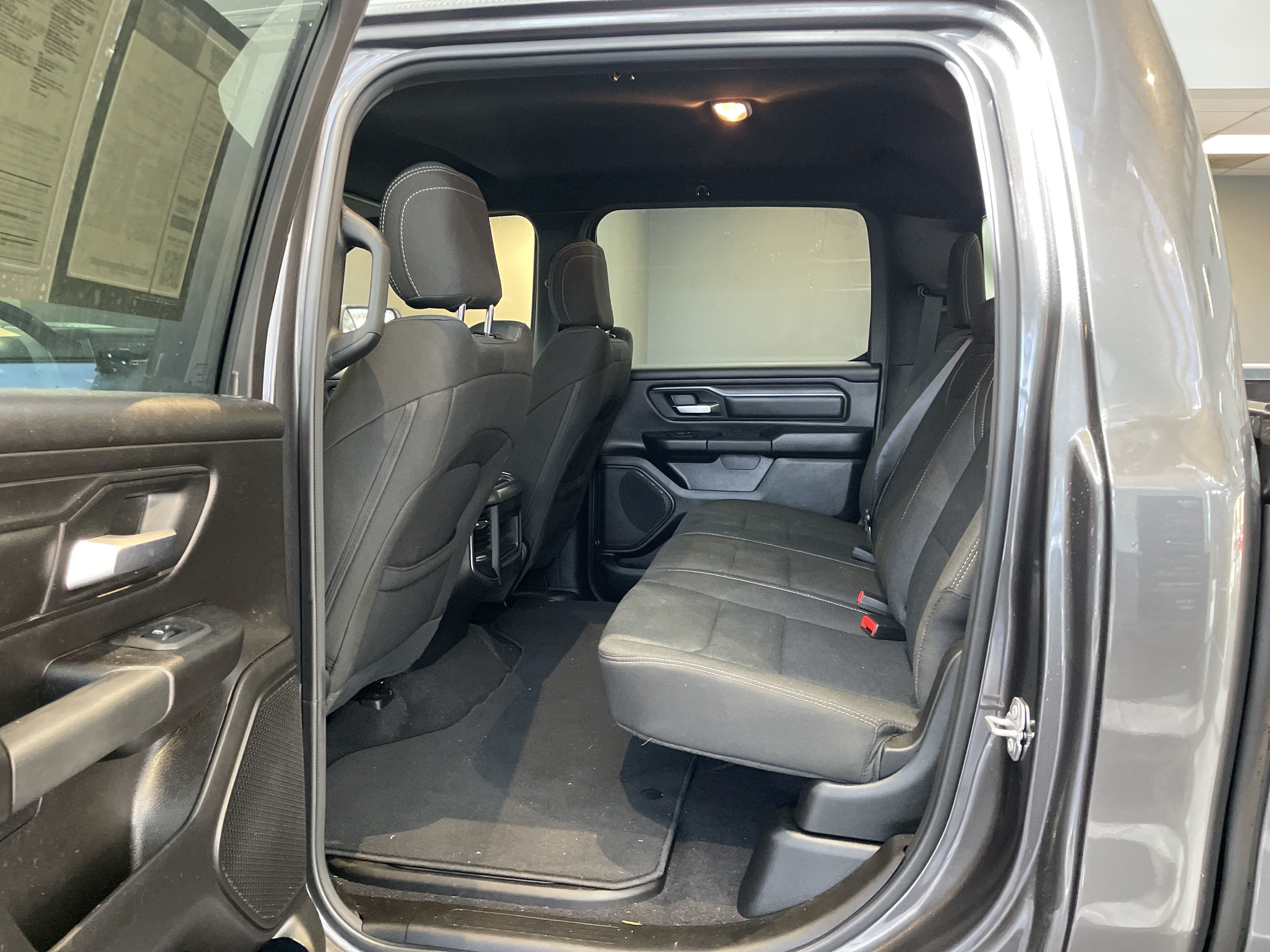 Used 2026 RAM 1500 Express AWD/4WD image 32