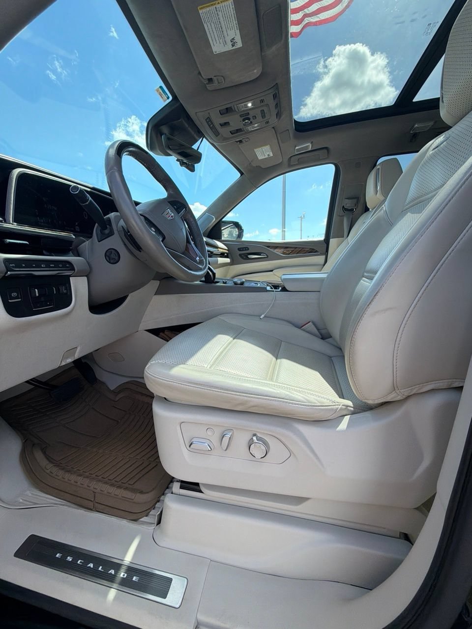 Used 2022 Cadillac Escalade Premium Luxury Platinum AWD/4WD image 5