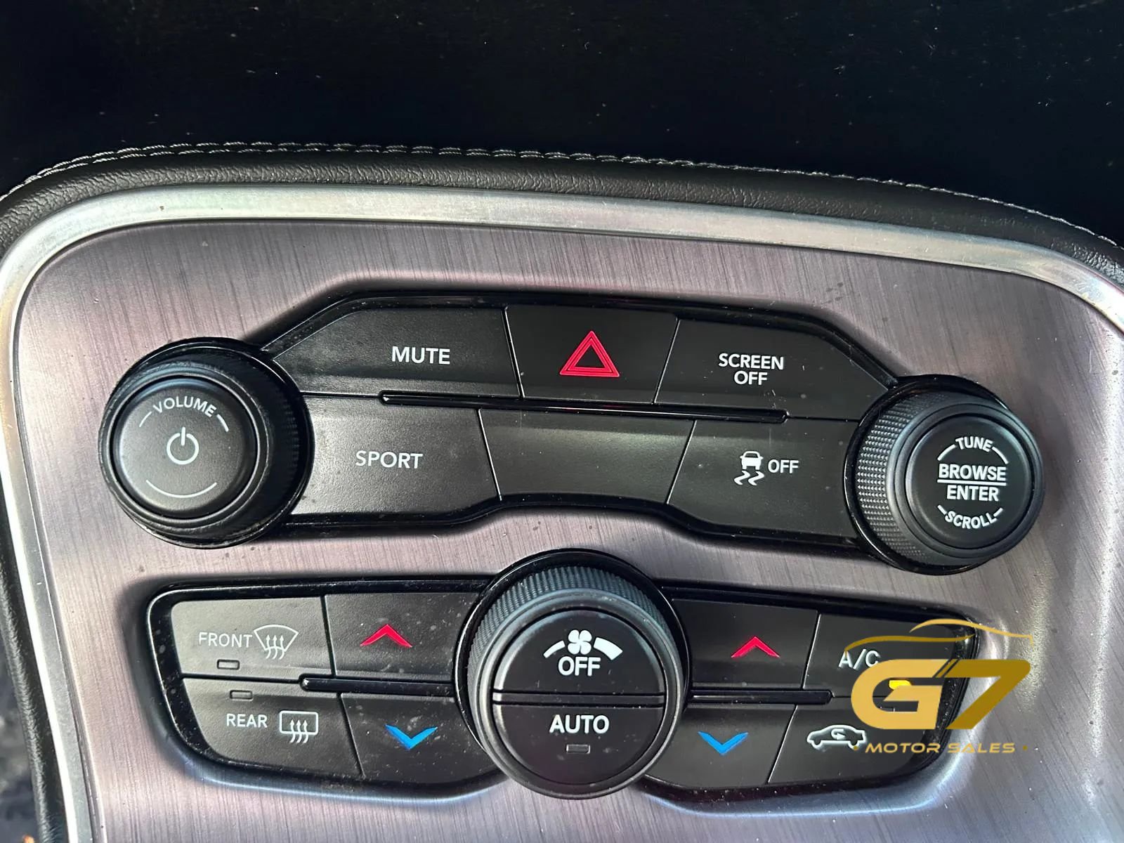 Used 2017 Dodge Challenger SXT RWD image 22