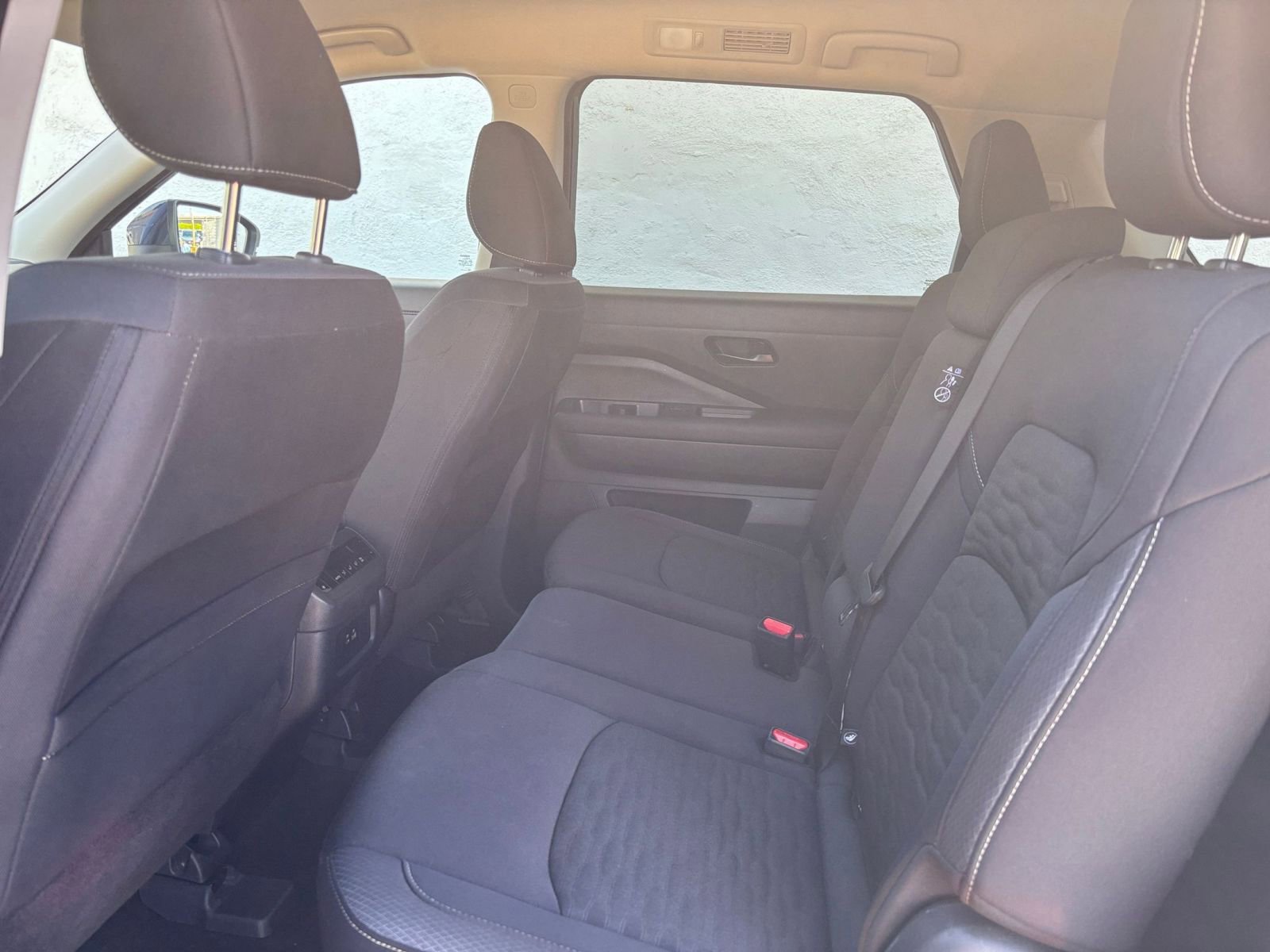 Used 2025 Nissan Pathfinder SV image 28