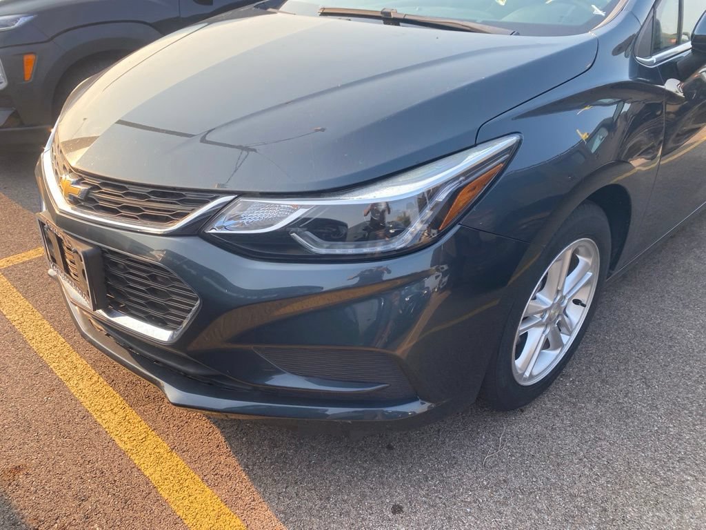 Used 2018 Chevrolet Cruze LT w/ Convenience Package FWD image 17