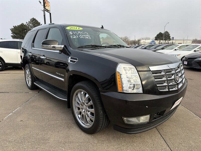 Used 2011 Cadillac Escalade AWD w/ Touring Package image 8
