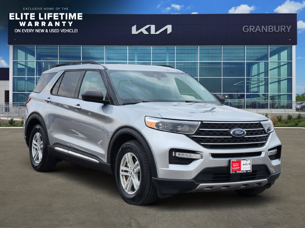 Used 2024 Ford Explorer XLT w/ Equipment Group 202A RWD image 3