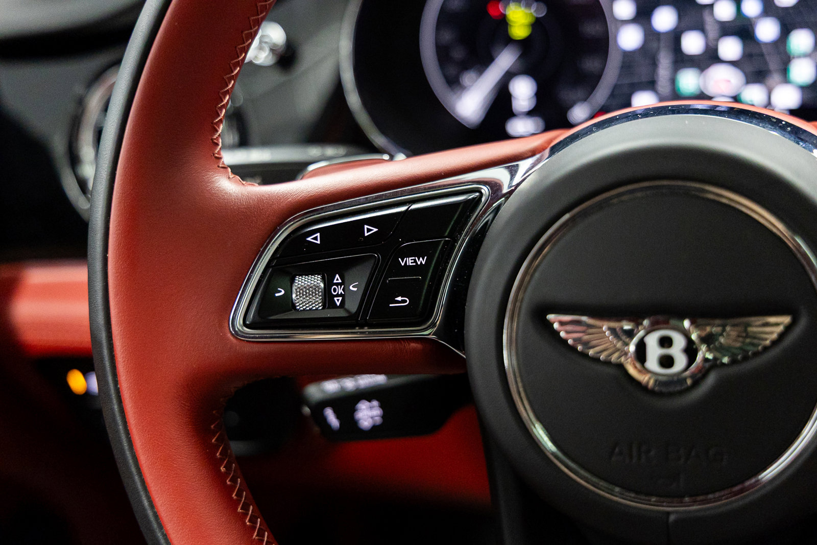 Used 2022 Bentley Bentayga image 40
