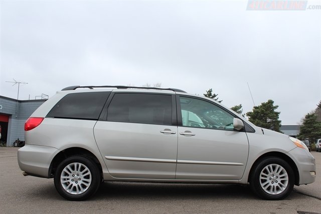 Used 2008 Toyota Sienna XLE Limited image 40