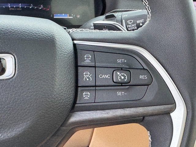 Used 2023 Jeep Grand Cherokee L Limited AWD/4WD image 23