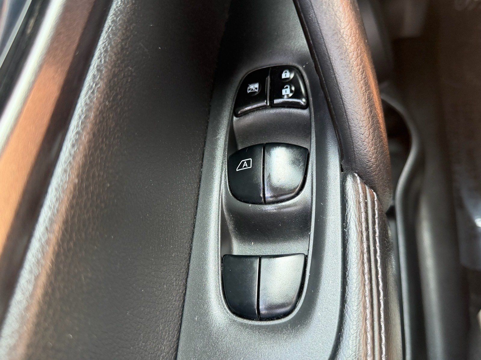 Used 2016 Nissan Rogue S FWD image 32