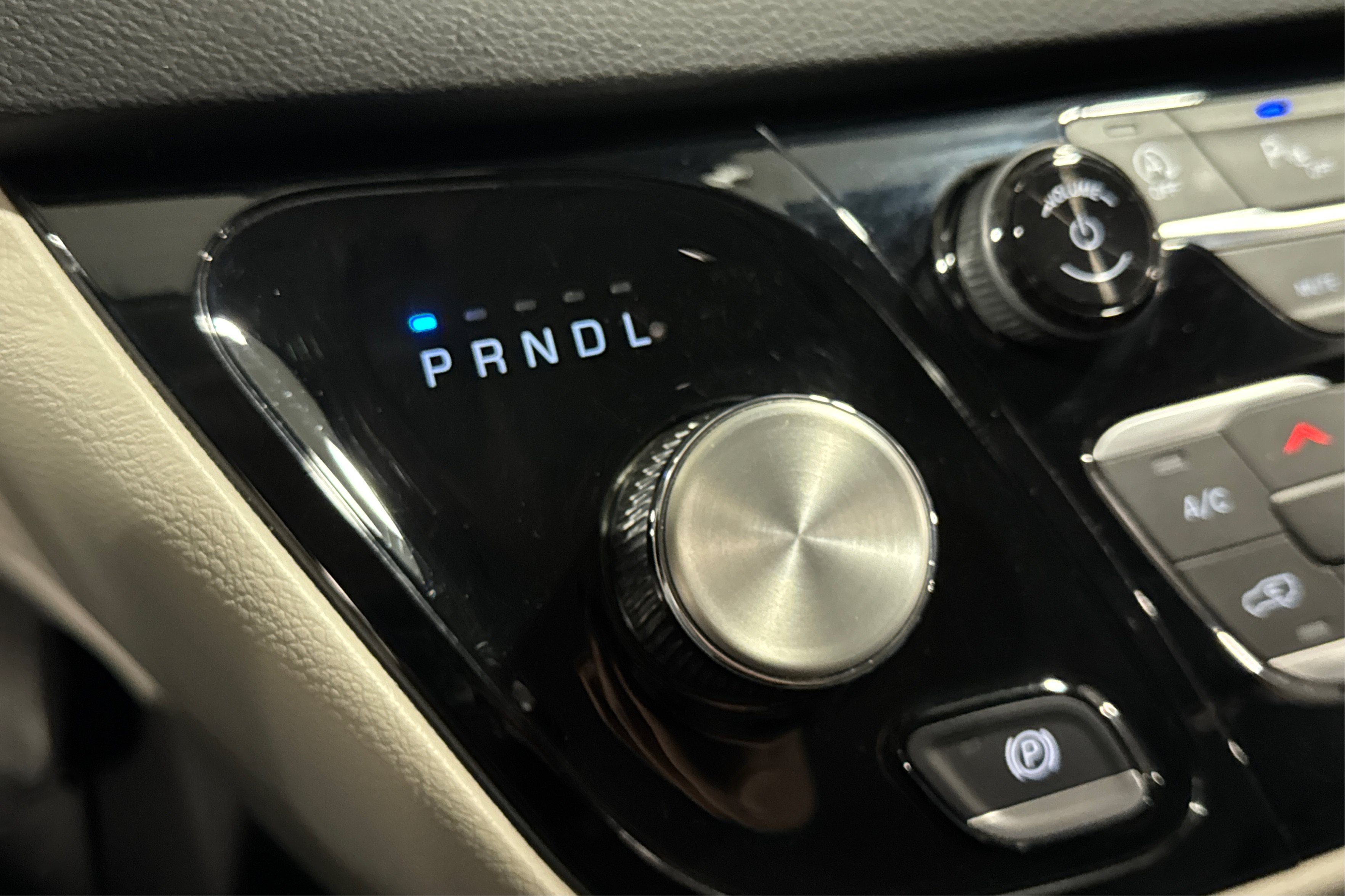 Used 2024 Chrysler Pacifica Touring-L FWD image 33
