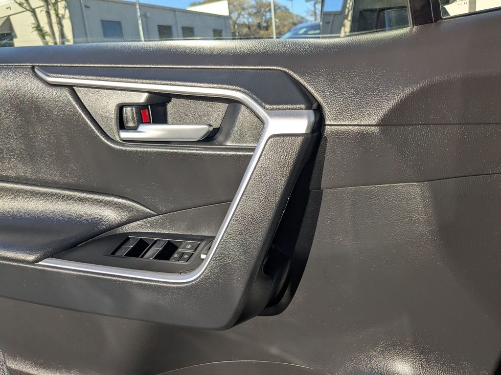 Used 2025 Toyota RAV4 XLE image 14