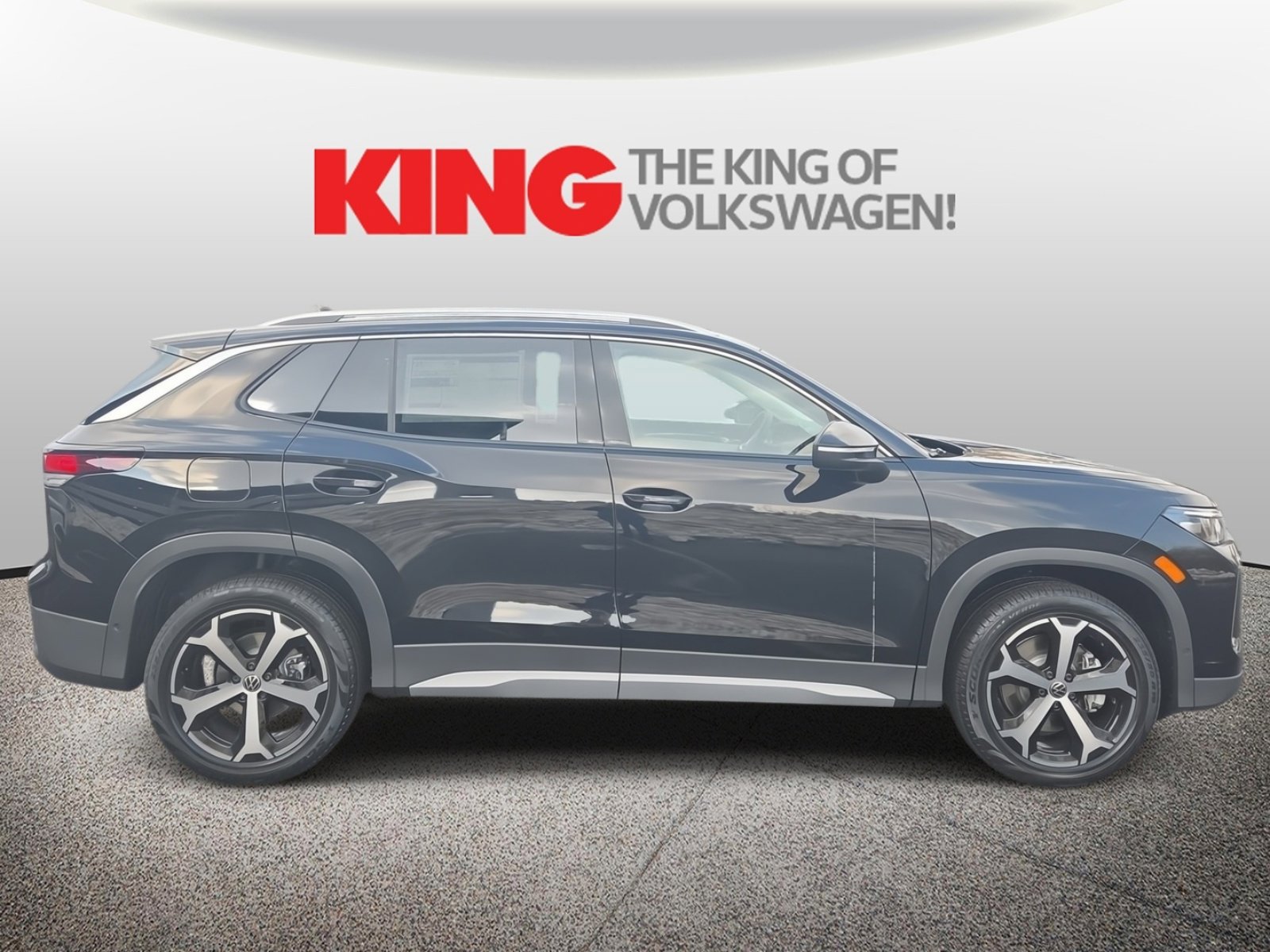 New 2026 Volkswagen Tiguan SE image 2