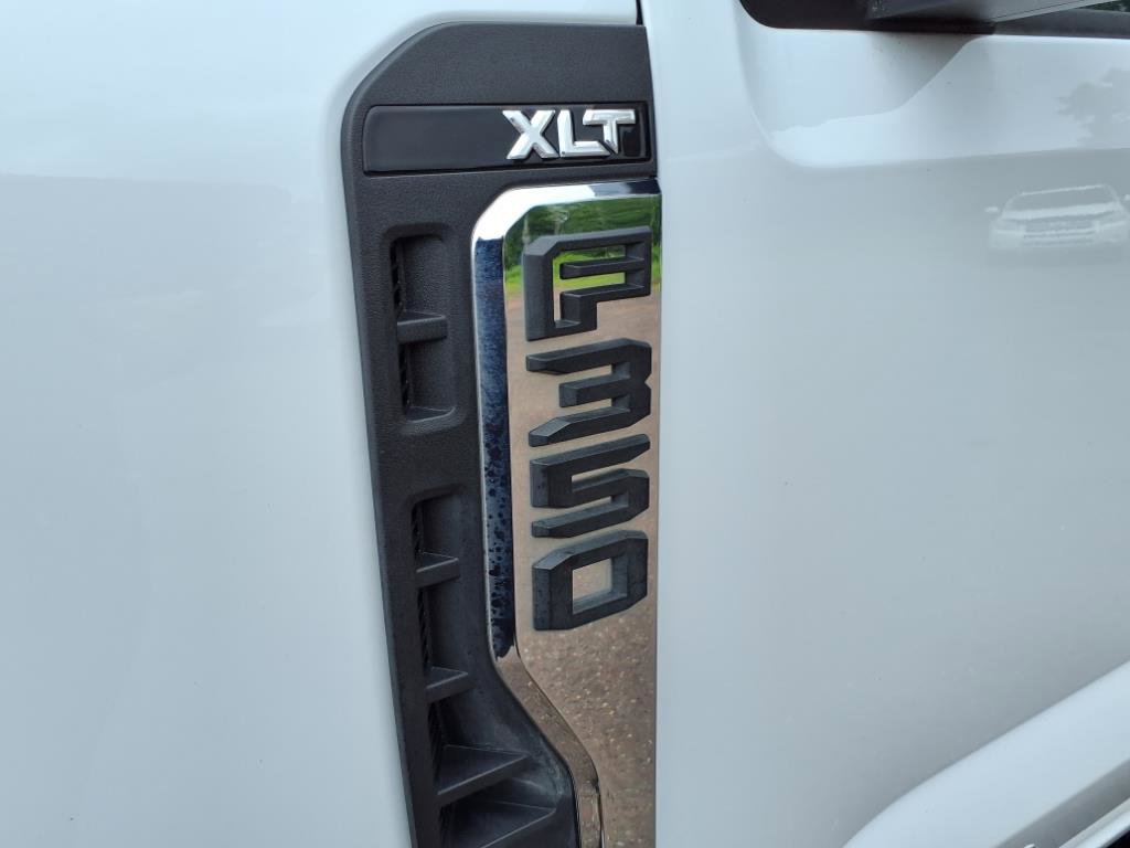 Used 2025 Ford F350 XLT image 2