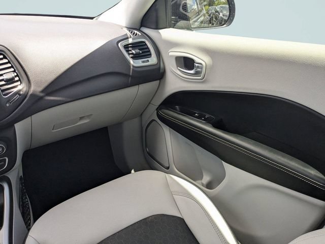 Used 2018 Jeep Compass Latitude w/ Popular Equipment Group FWD image 16