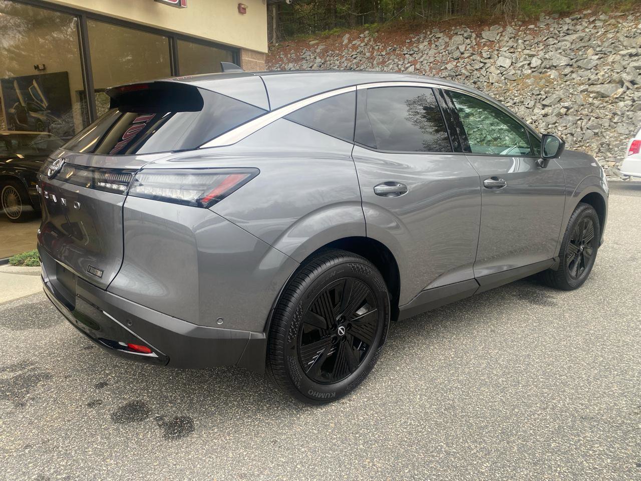 Used 2025 Nissan Murano SV AWD/4WD image 2