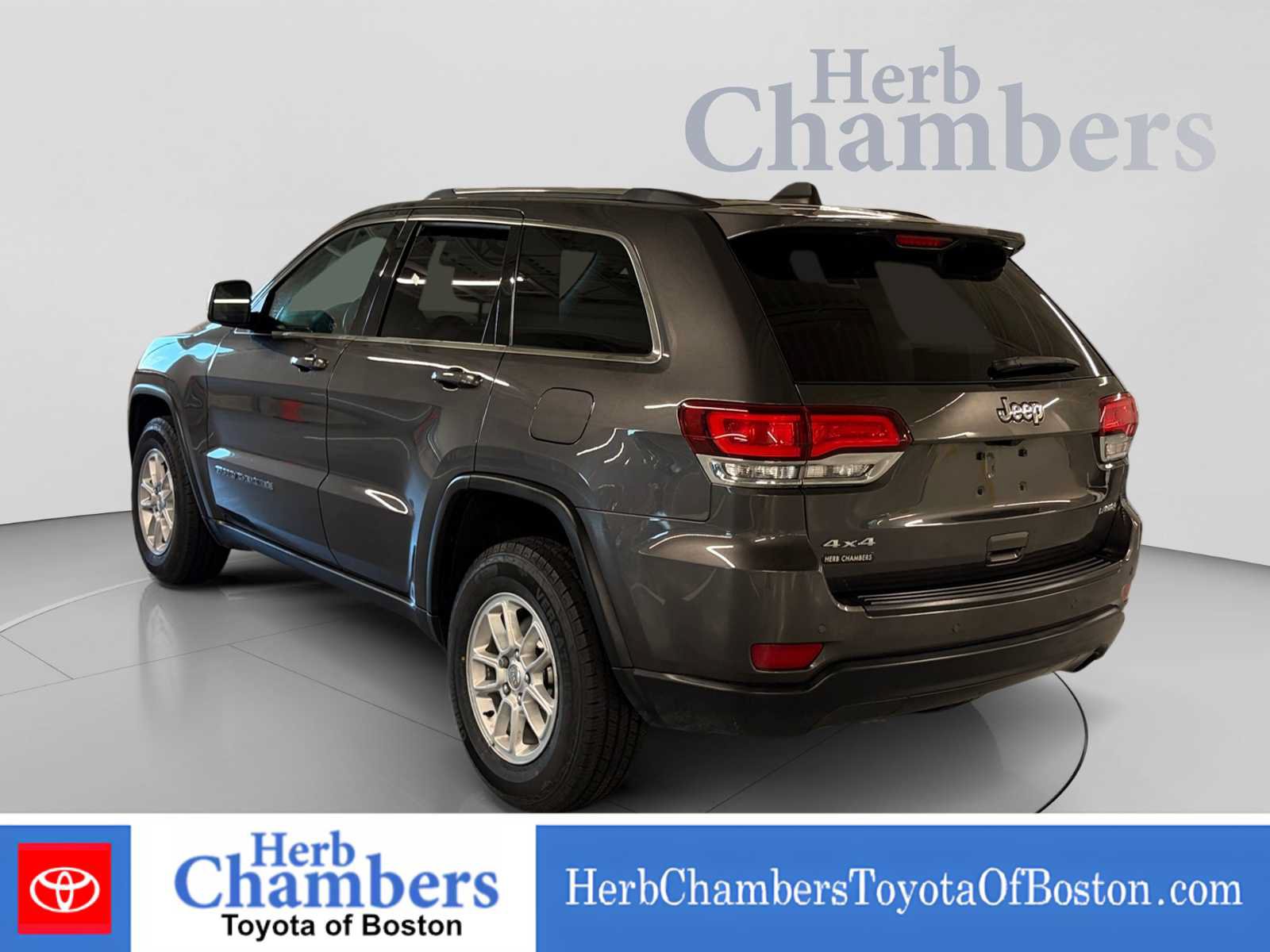 Used 2020 Jeep Grand Cherokee Laredo AWD/4WD image 3