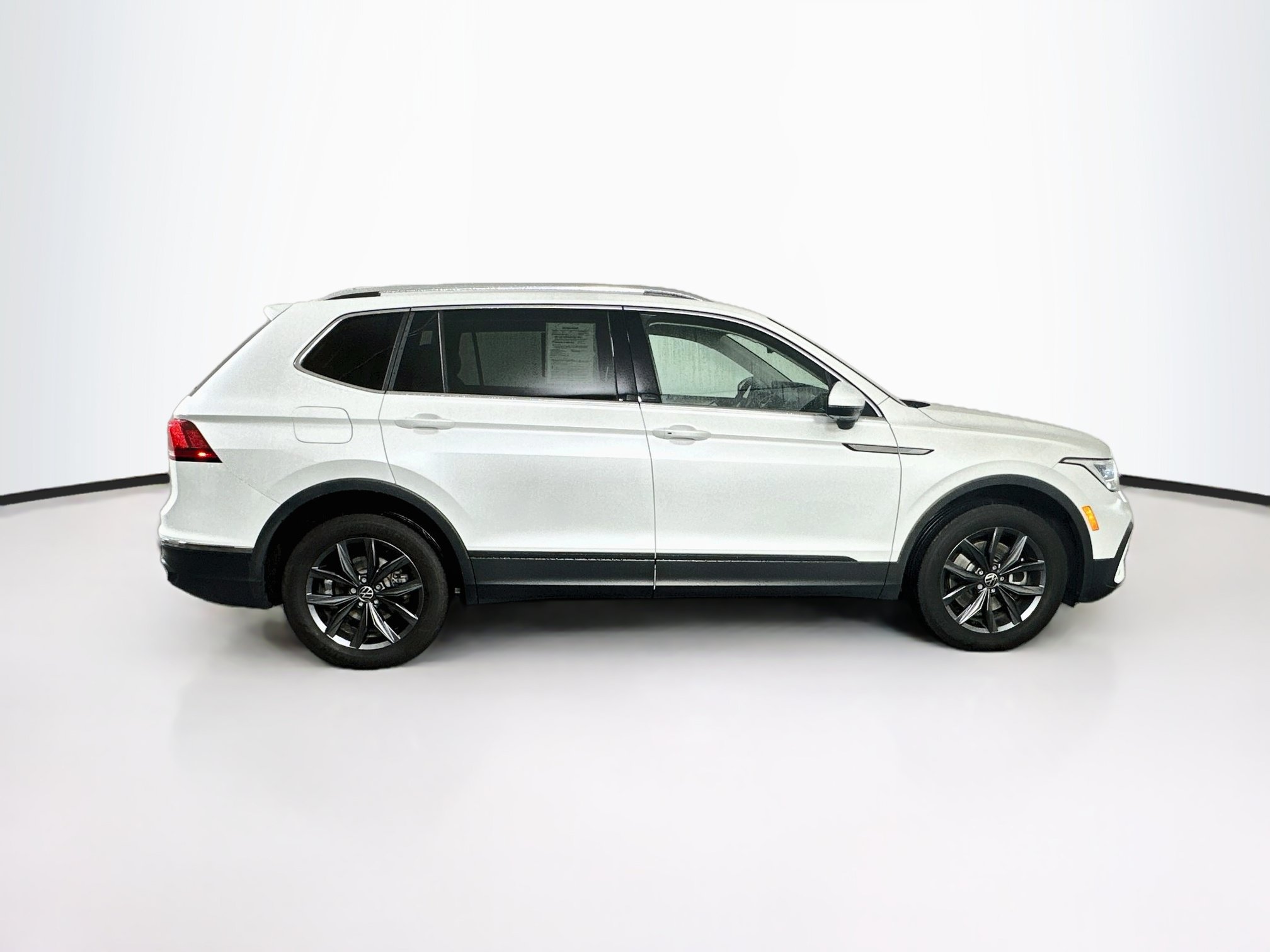 Used 2023 Volkswagen Tiguan SE FWD image 10