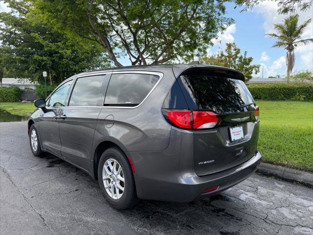 Used 2023 Chrysler Voyager LX FWD image 5