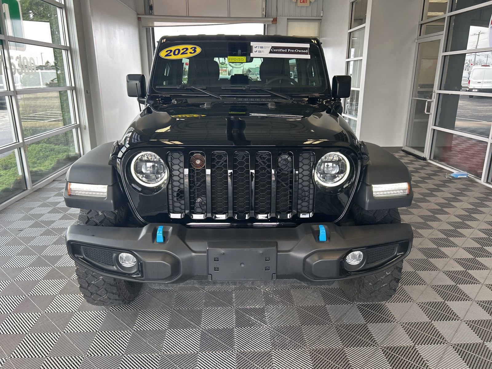 Used 2023 Jeep Wrangler Unlimited w/ Cold Weather Group AWD/4WD image 2