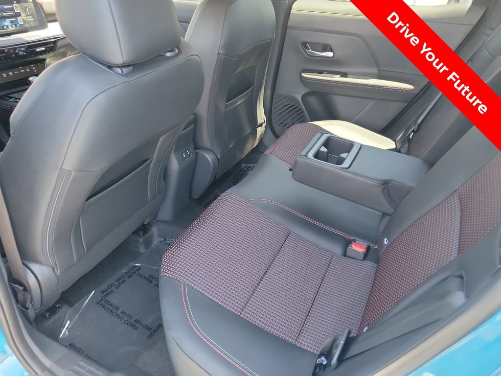 Certified 2025 Nissan Kicks SR FWD image 25