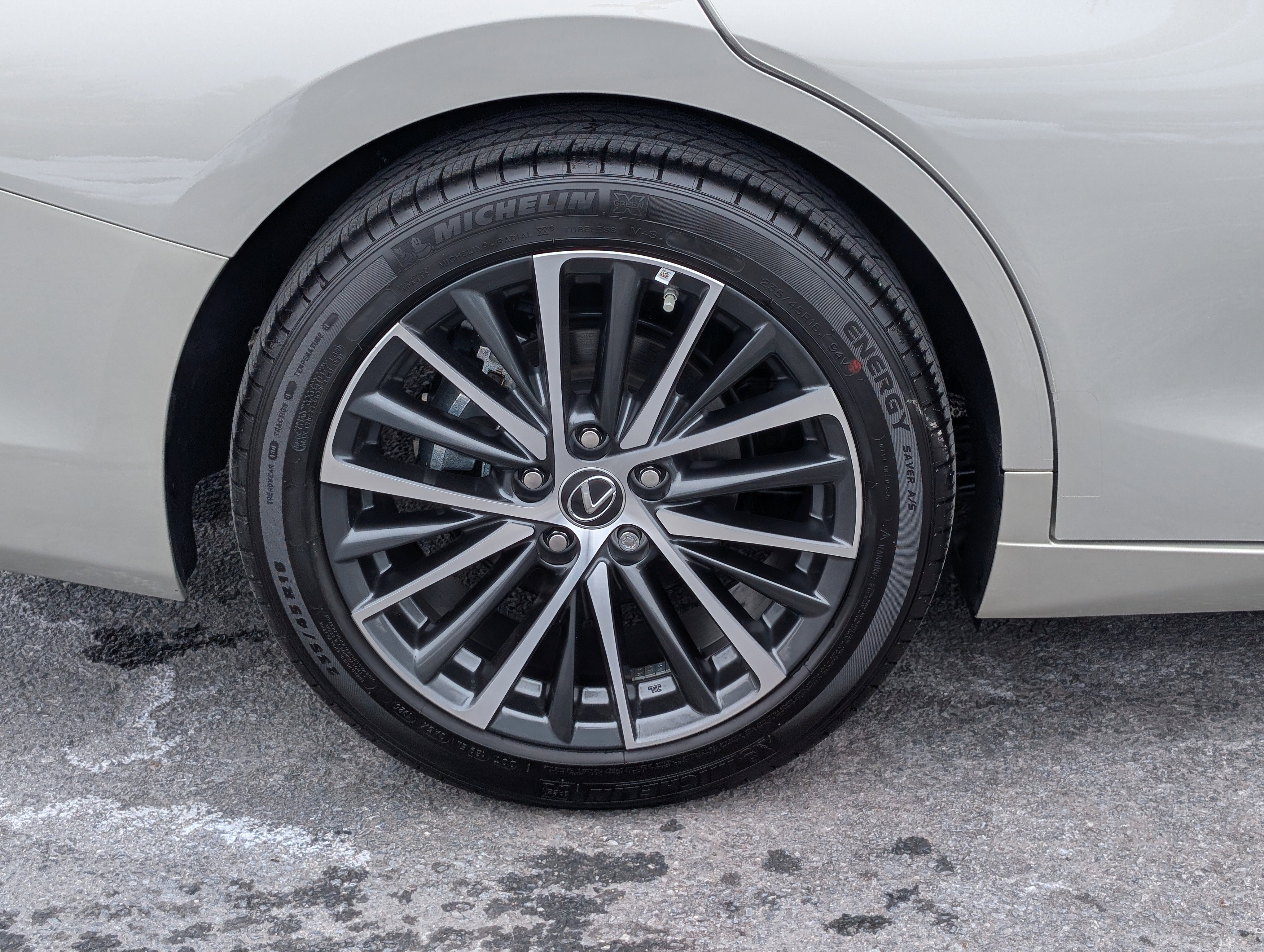 Certified 2025 Lexus ES 300h w/ Premium Package image 10