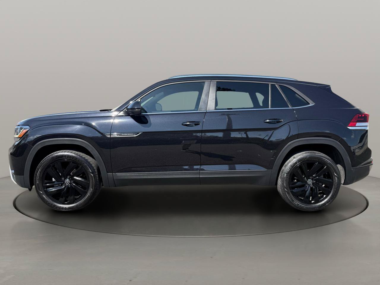 Used 2023 Volkswagen Atlas Cross Sport SE w/ Black Wheel Package FWD image 3