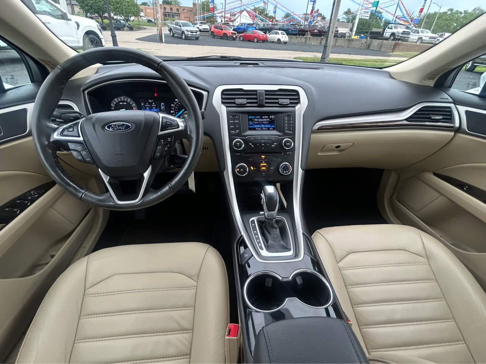 Used 2014 Ford Fusion SE w/ Equipment Group 202A FWD image 9