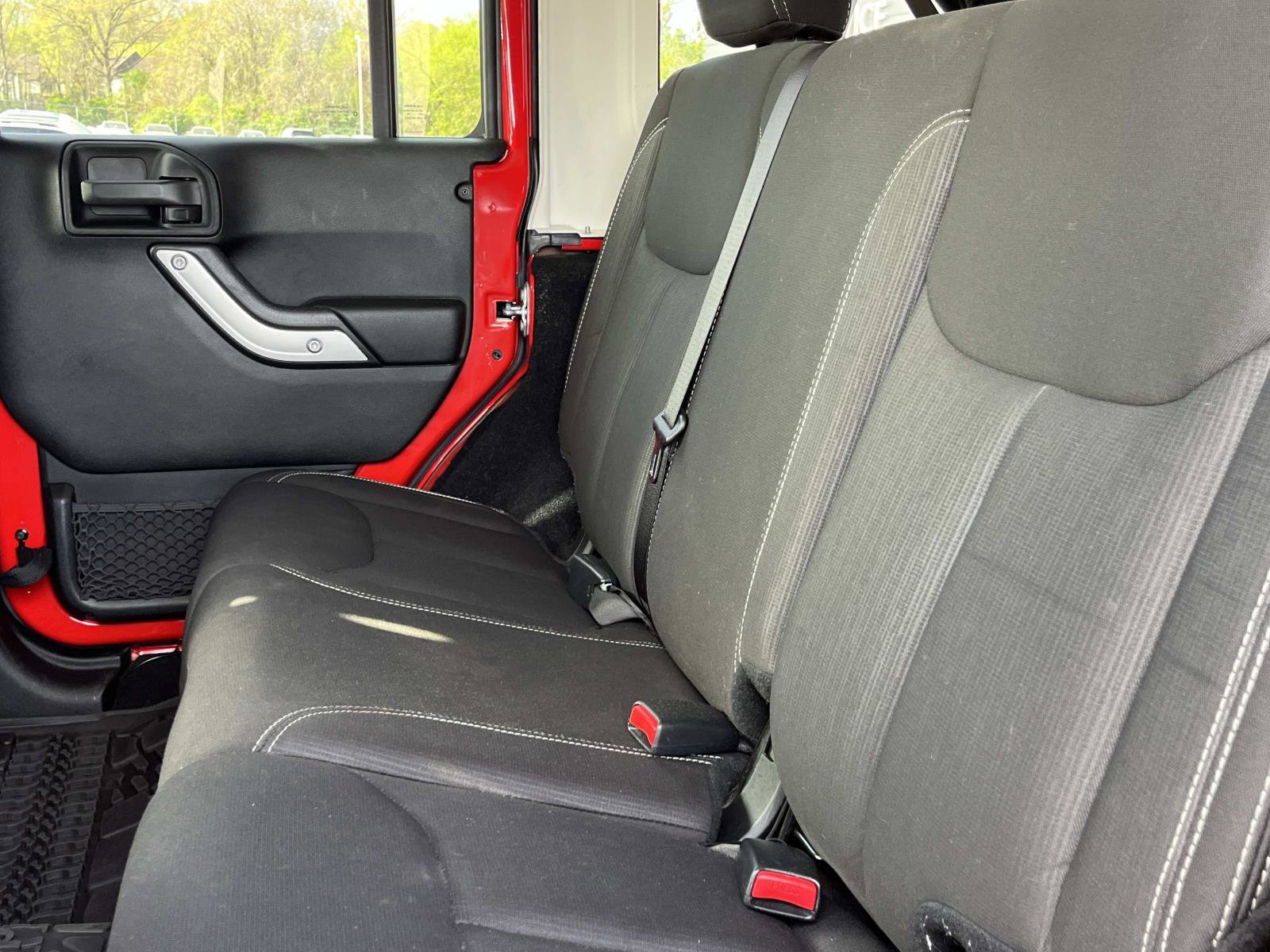 Used 2017 Jeep Wrangler Unlimited Rubicon w/ Cold Weather Group image 18