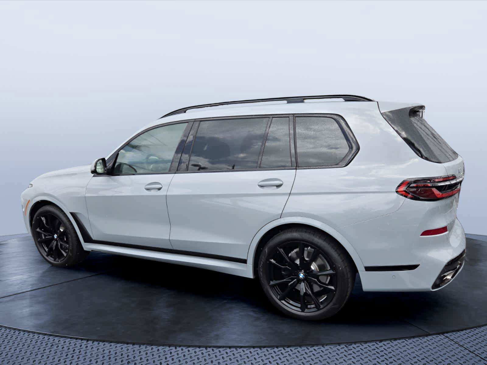Used 2026 BMW X7 xDrive40i w/ Executive Package AWD/4WD image 5