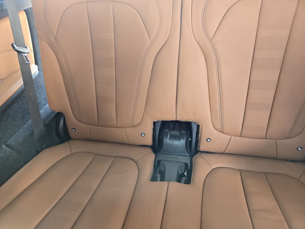 Used 2021 BMW X7 xDrive40i w/ M Sport Package AWD/4WD image 30