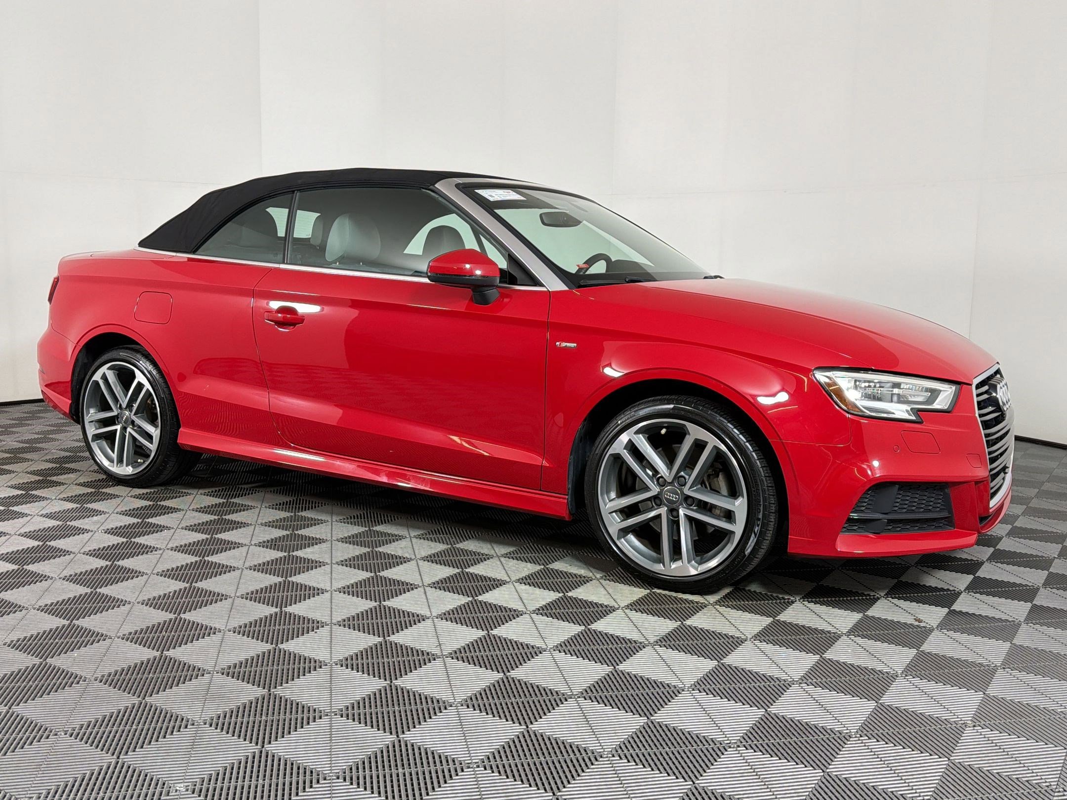 Used 2017 Audi A3 2.0T Premium Plus w/ Premium Plus Package FWD image 5