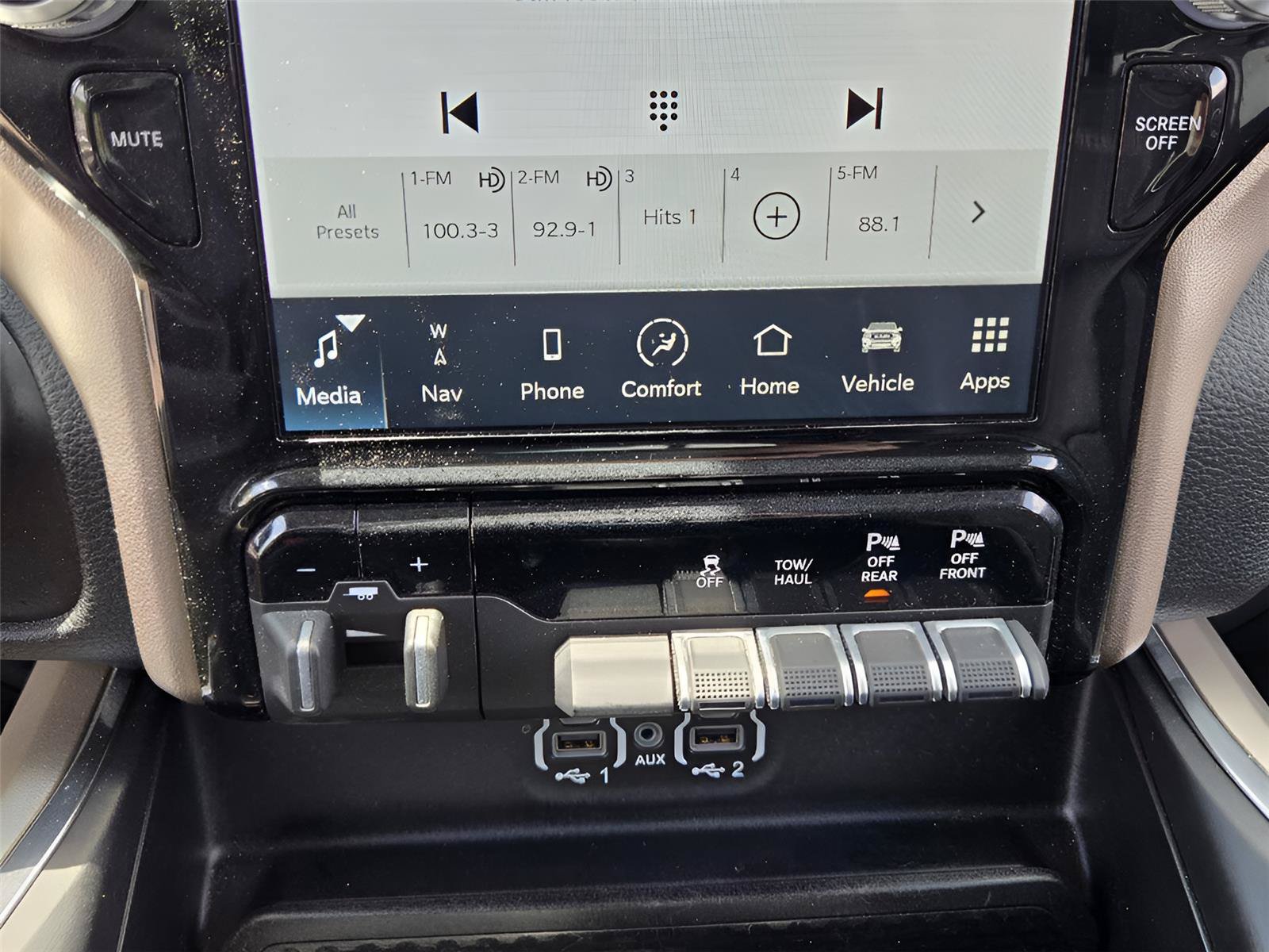 Used 2022 RAM 1500 Laramie AWD/4WD image 15