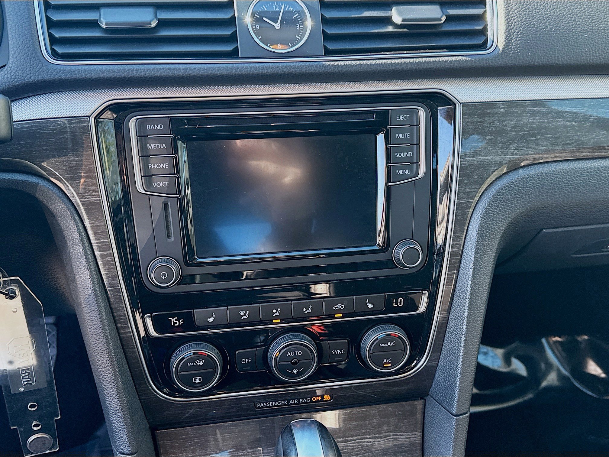 Used 2016 Volkswagen Passat 1.8T SE image 12