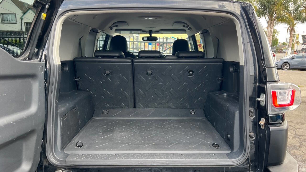 Used 2009 Toyota FJ Cruiser 2WD image 28