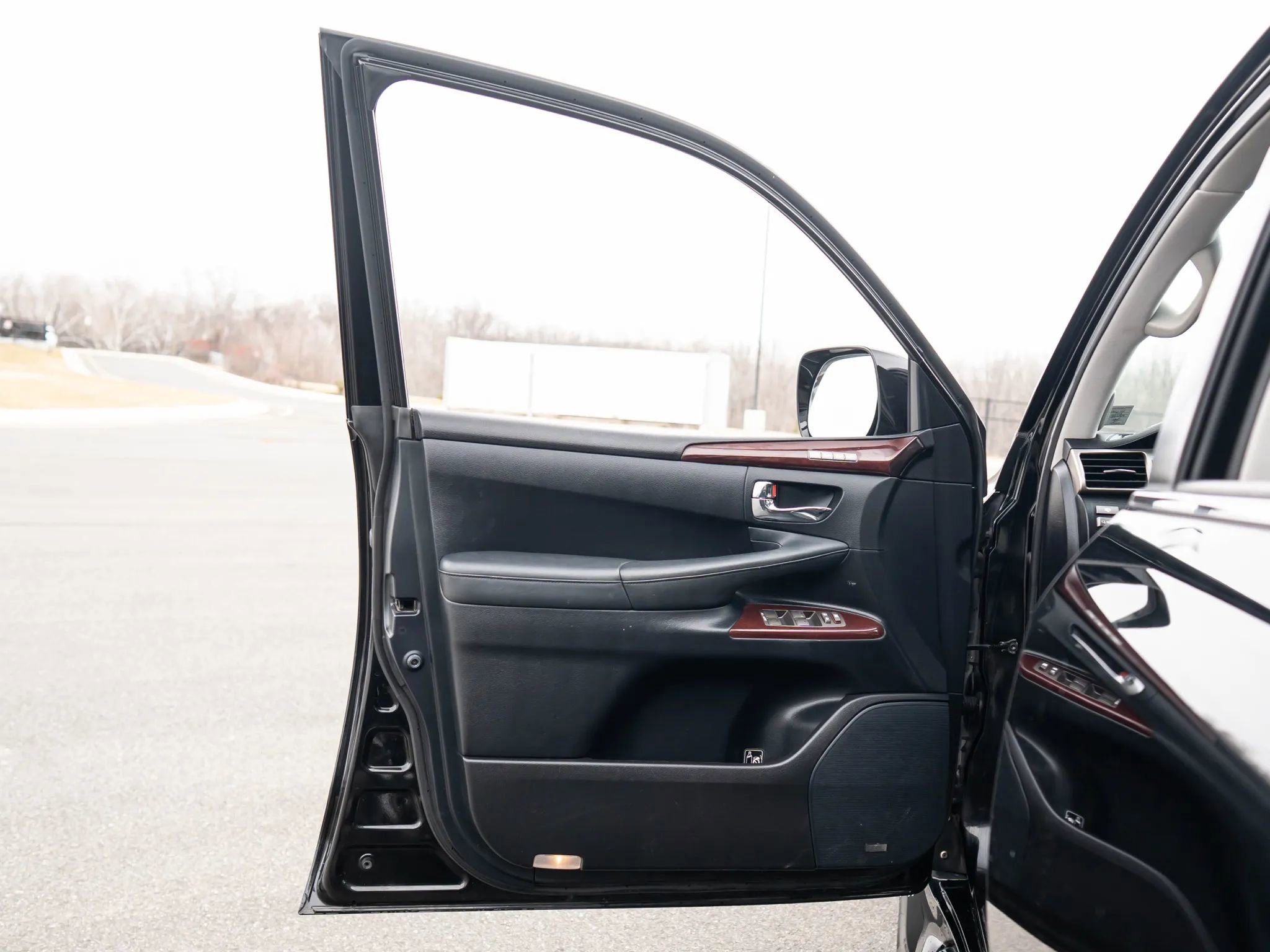 Used 2015 Lexus LX 570 4WD image 51