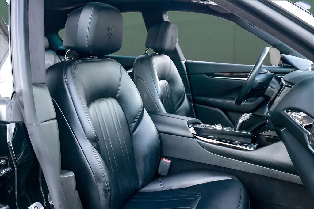 Used 2021 Maserati Levante image 21