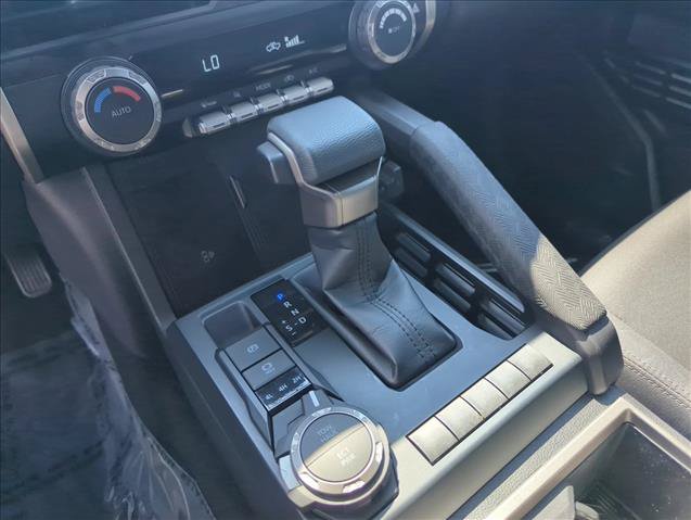 Certified 2024 Toyota Tacoma SR5 w/ SR5 Upgrade Package AWD/4WD image 15