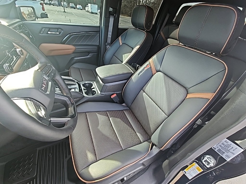 Used 2026 GMC Canyon AT4 w/ Technology Plus Package image 13