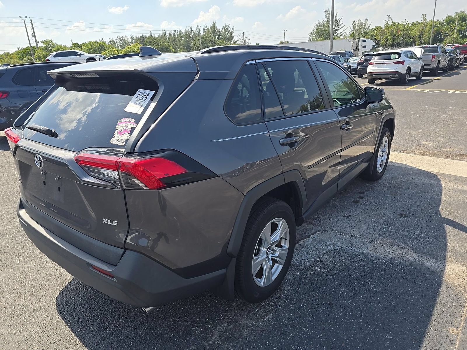 Used 2019 Toyota RAV4 XLE w/ Convenience Package FWD image 6