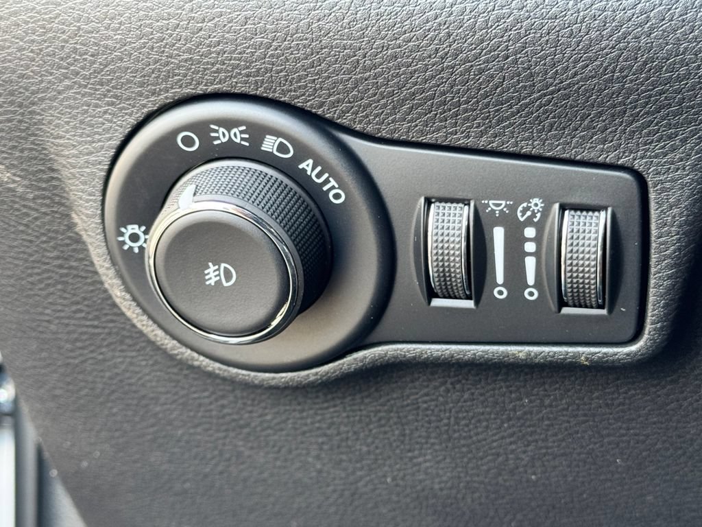 New 2026 Jeep Compass Limited w/ Sun, Sound & Navigation Group AWD/4WD image 28