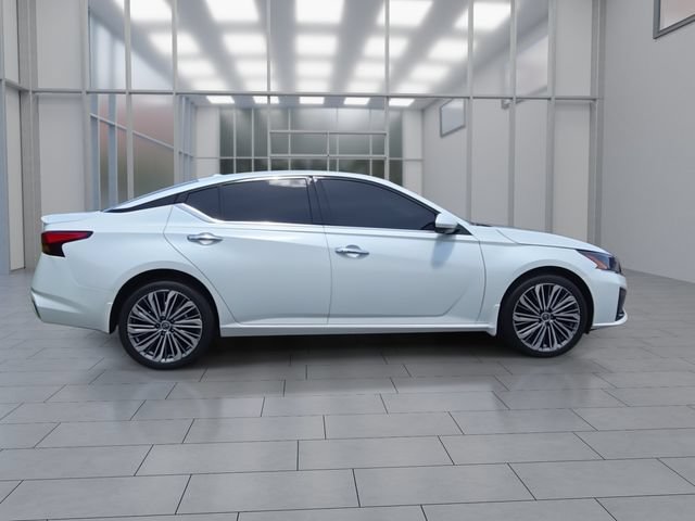Certified 2025 Nissan Altima 2.5 SL AWD/4WD image 9