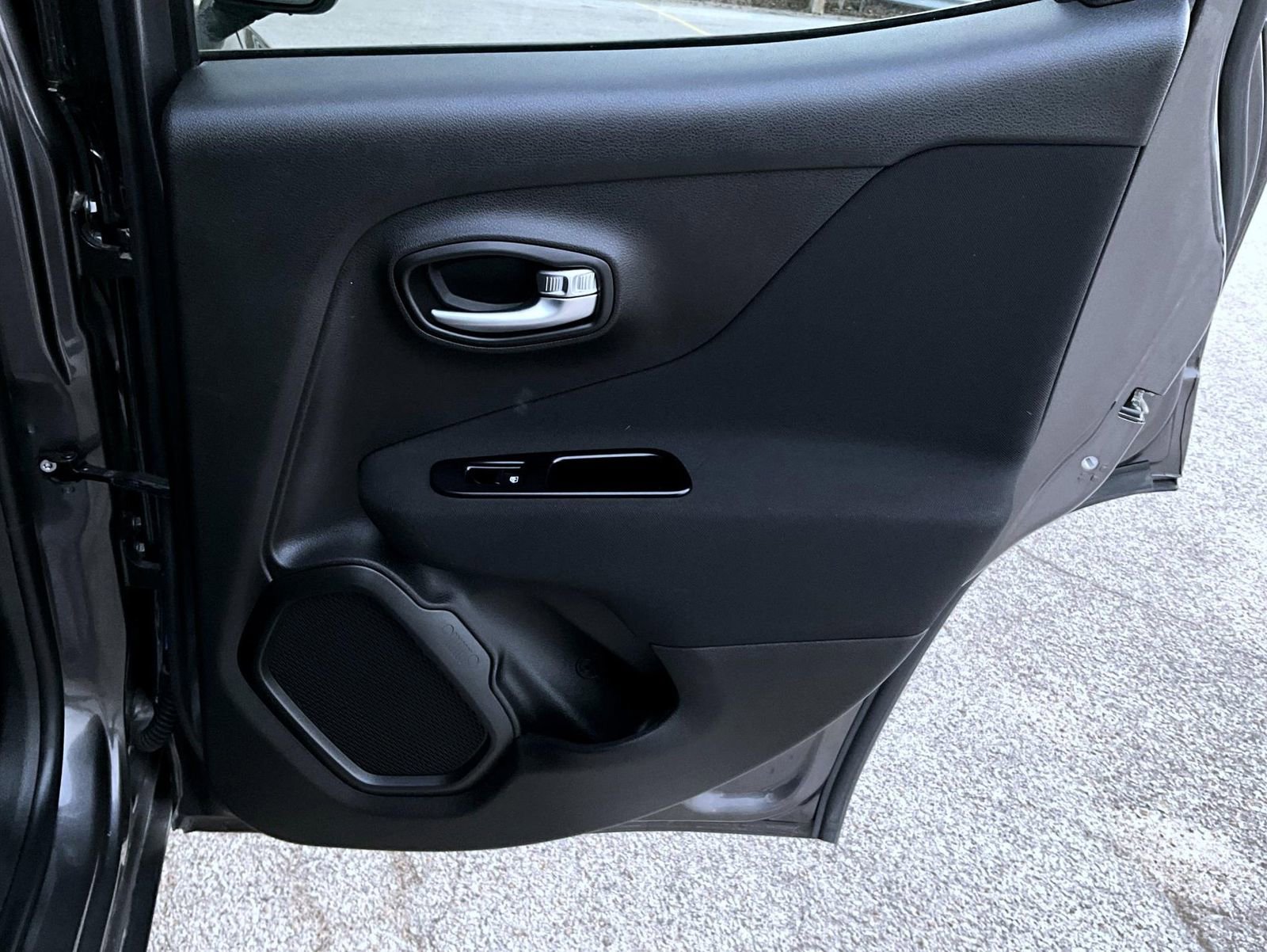 Used 2021 Jeep Renegade Latitude image 18