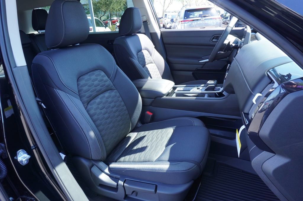 New 2025 Nissan Pathfinder SV image 13