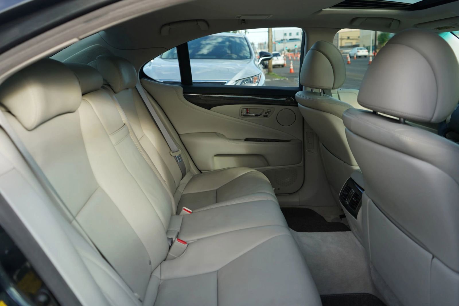 Used 2011 Lexus LS 460 RWD image 18