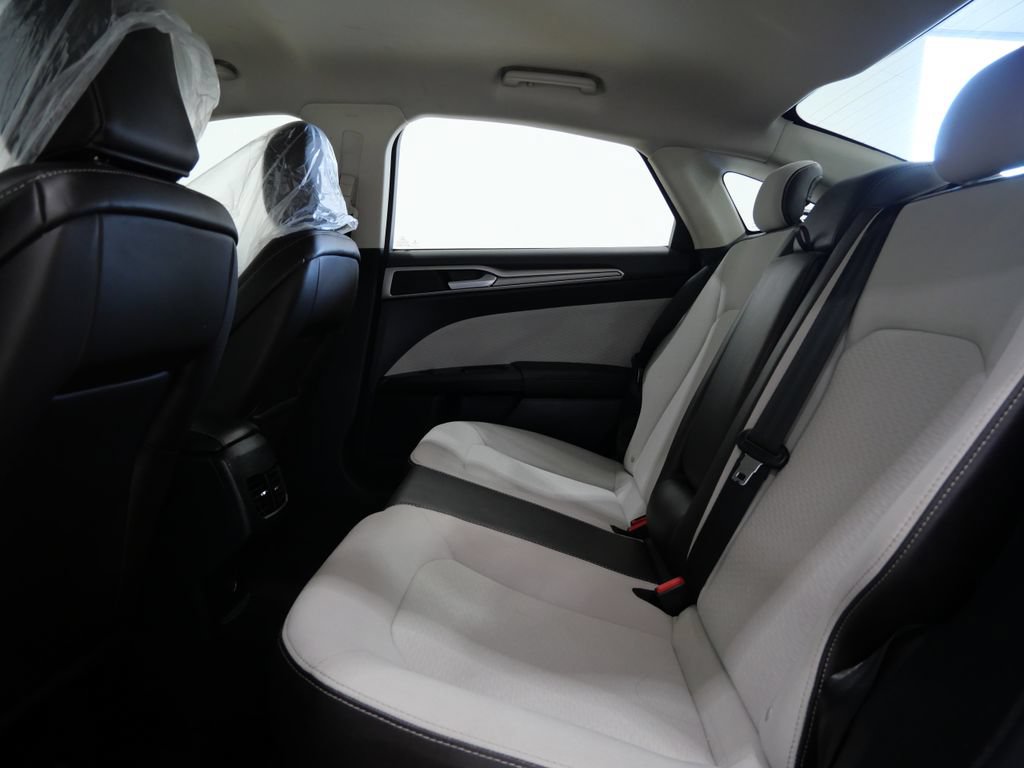 Used 2020 Ford Fusion SE w/ Equipment Group 151A FWD image 22
