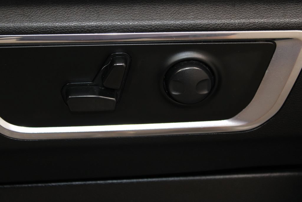 Used 2025 RAM 1500 Laramie AWD/4WD image 13
