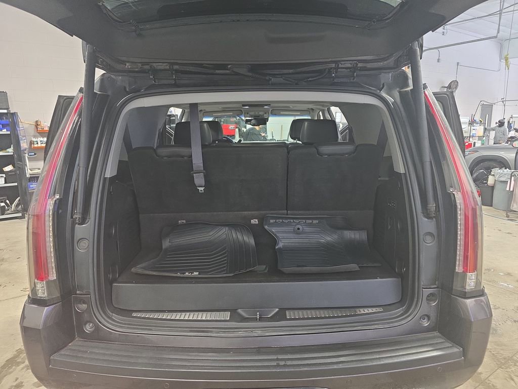 Used 2016 Cadillac Escalade Luxury image 13