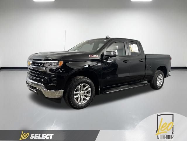 Used 2025 Chevrolet Silverado 1500 LT w/ Z71 Off-Road Package AWD/4WD image 2