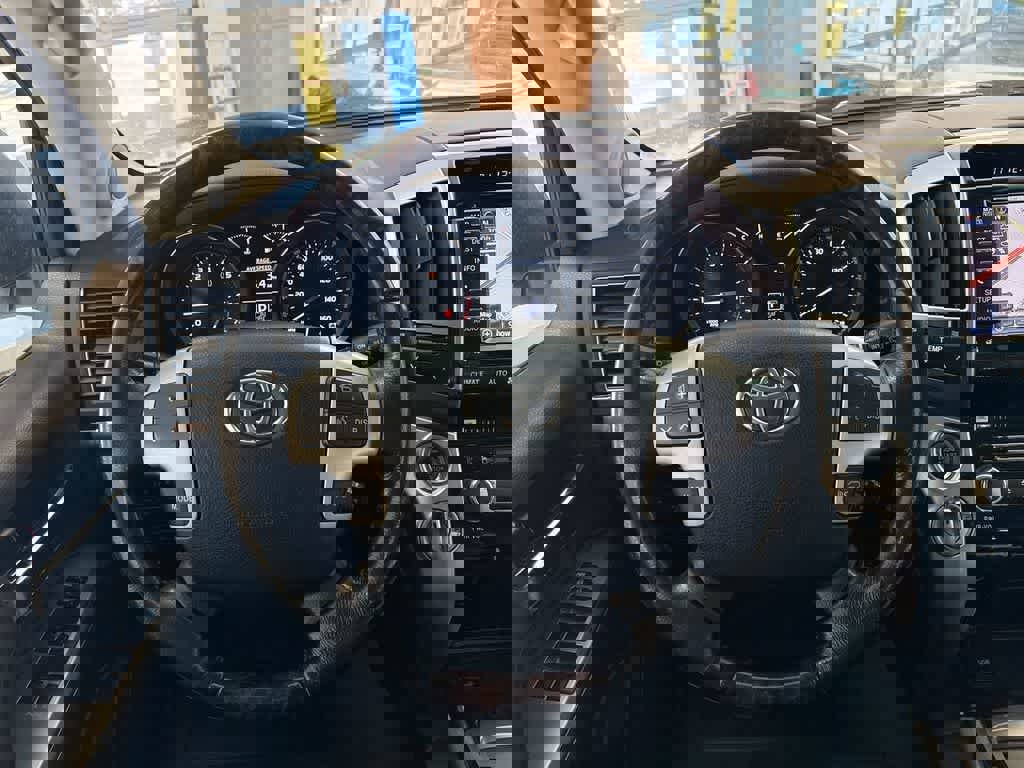 Used 2015 Toyota Land Cruiser image 26