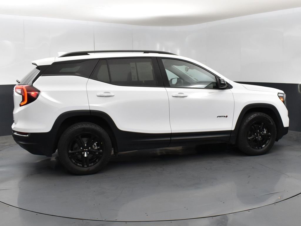 Used 2023 GMC Terrain AT4 image 8