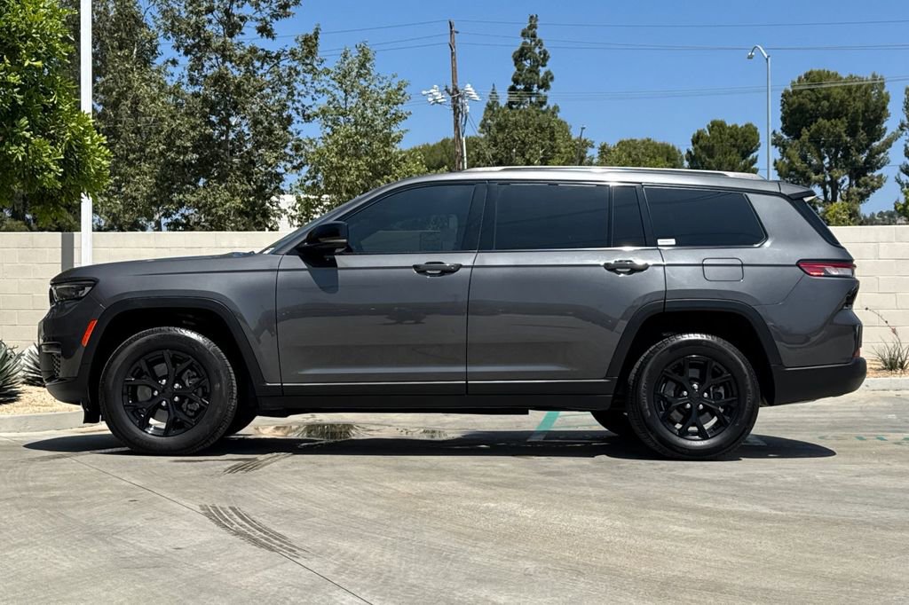 Used 2022 Jeep Grand Cherokee L Laredo AWD/4WD image 9