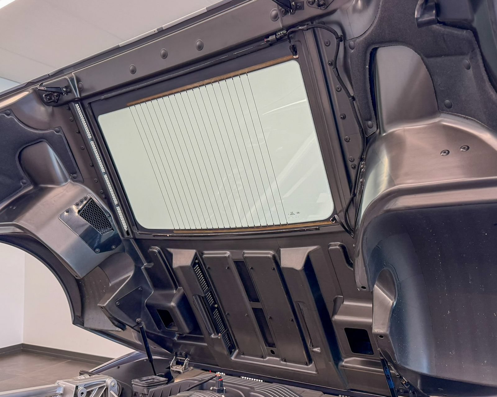 Used 2006 Ford GT RWD image 39